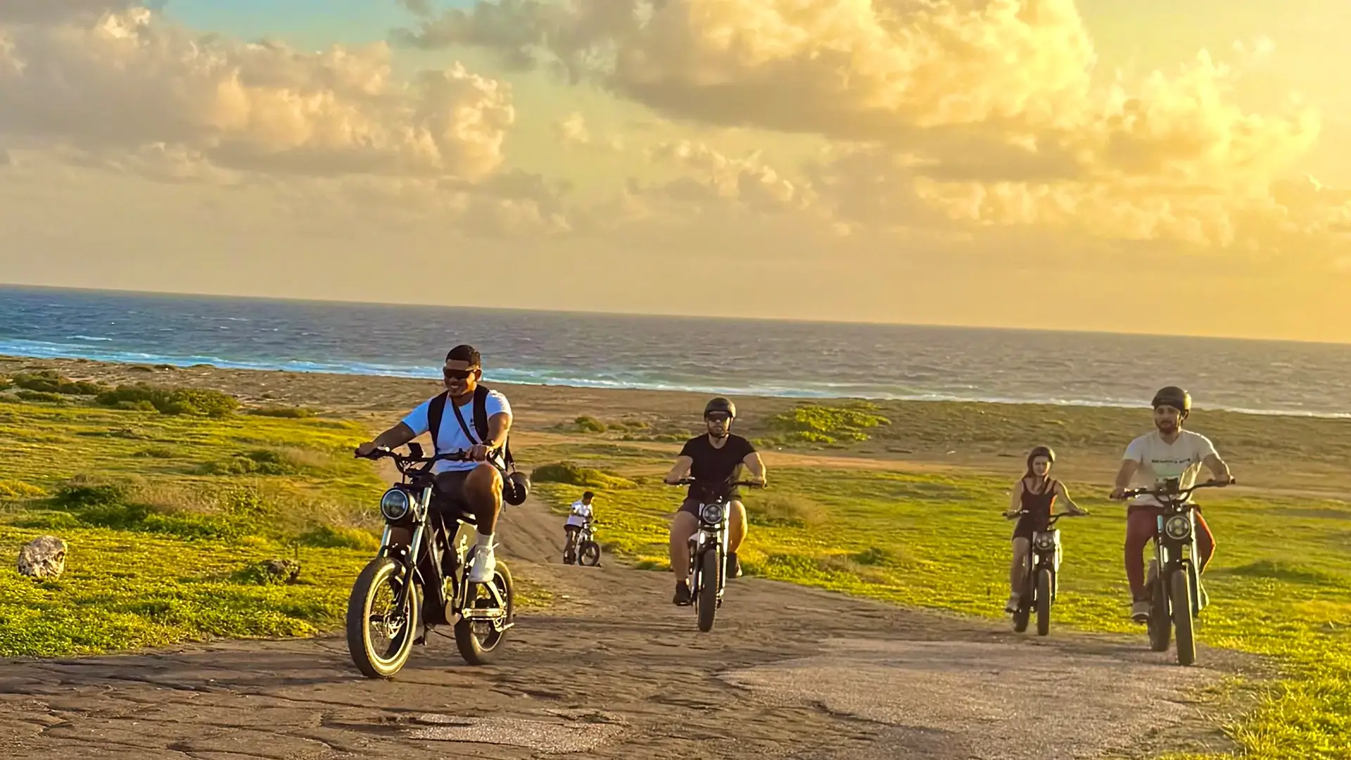 Bike & Hike Adventure riders on the Aruban coast