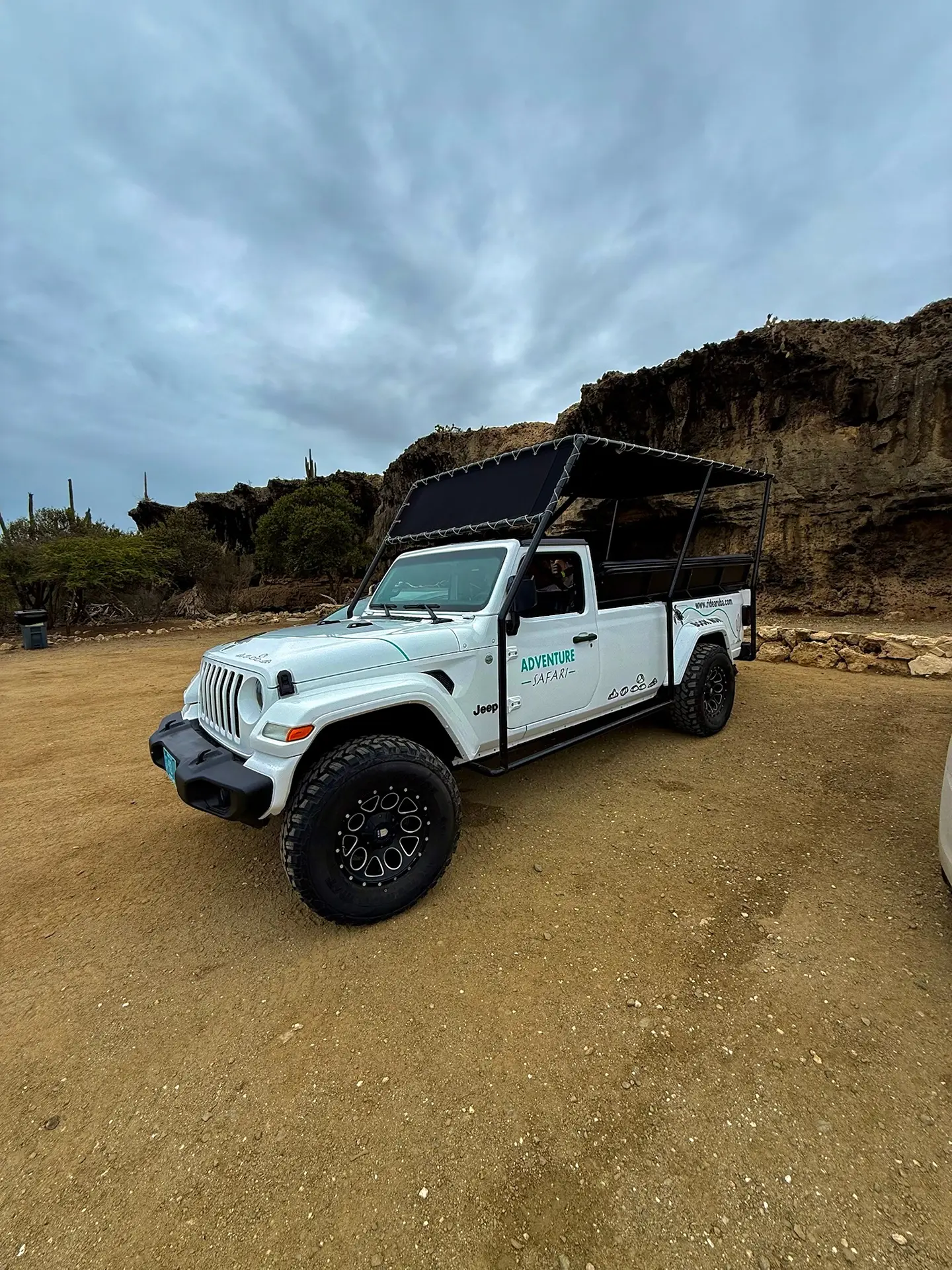 Adventure Safari jeep on rugged Aruban terrain